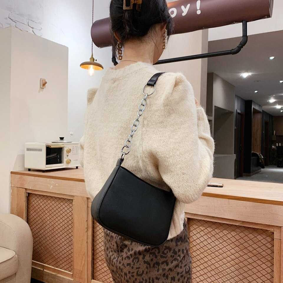 תיק יד בעיצוב רצועה חצי ברזל